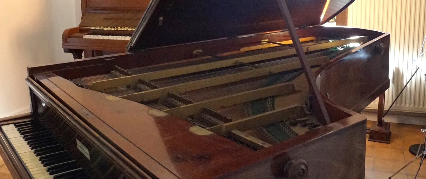 Vue de l'atelier de restauration de pianos Samuel Atlan